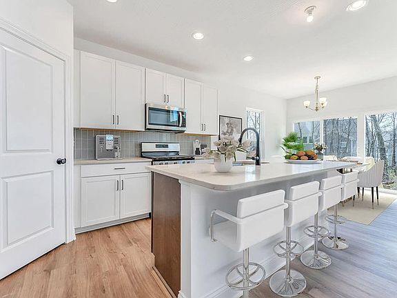 7th image of this home