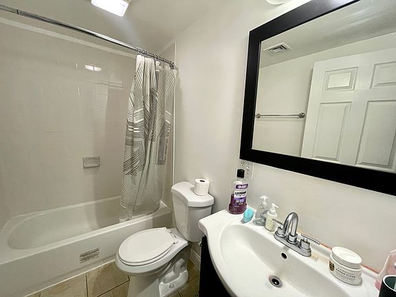 5th image of 243B Northampton St #2B