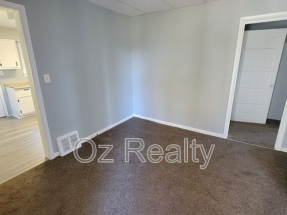 3rd image of 828 W Sylvania Ave #1