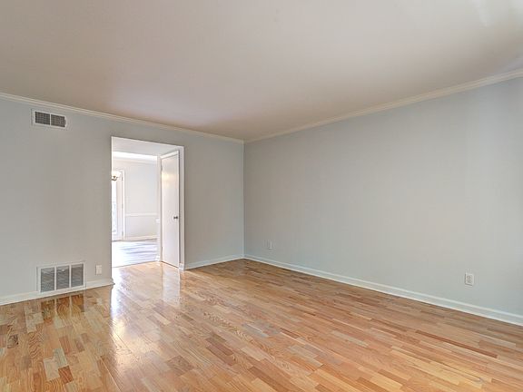well-maintained 2-bedroom, 1.5-bathroom condo located in the heart of Sandy Springs