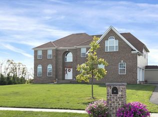 35 Harvestview Dr, Monroe Township, NJ 08831