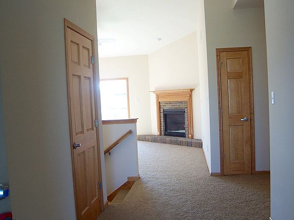 Entry Way - wide & inviting