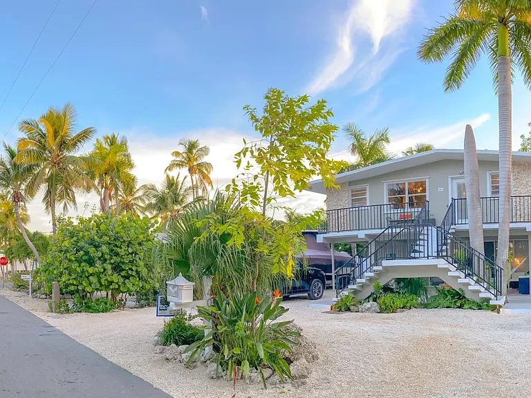 402 Coconut Dr — Photo 6