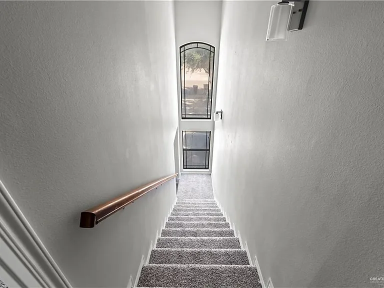 106 S 48th Ln — Photo 8