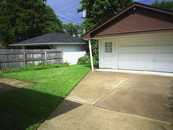 4th image of 1881 Sunnyside Ave