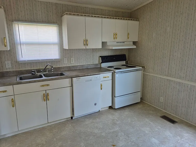 6104 Busiek Rd — Photo 3