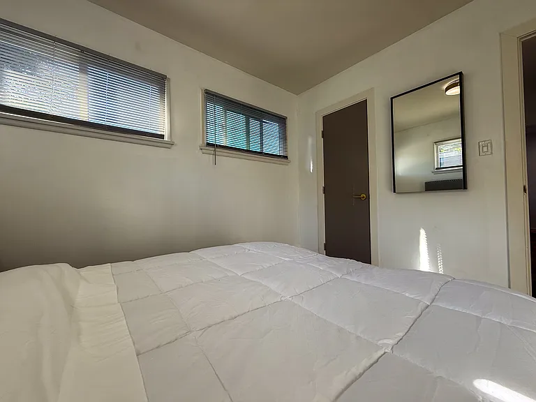 6744 Mulholland Dr — Photo 16
