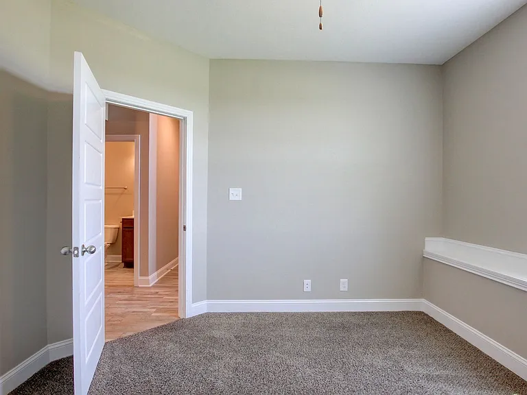 1121 Cardinal Creek Dr — Photo 36