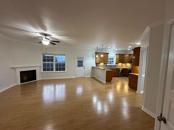 3rd image of 425 Brockwell Ave