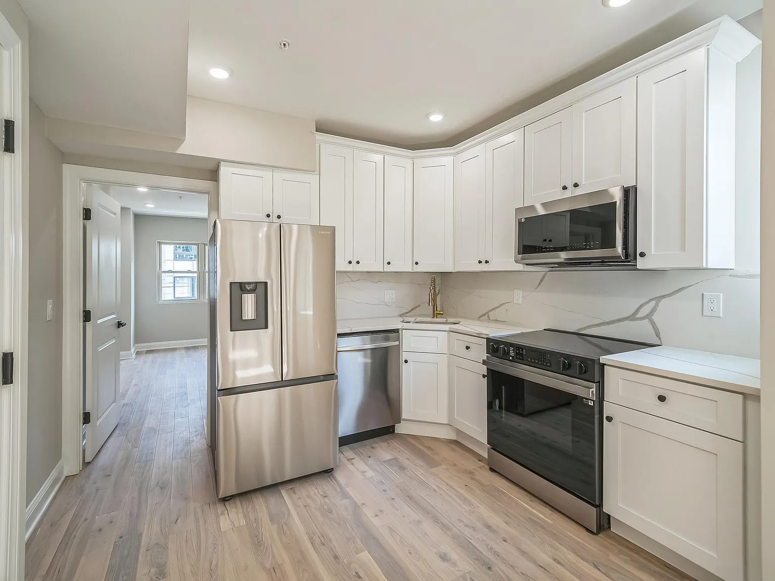 2 bed, 1300 sqft, $2,000 — Photo 4