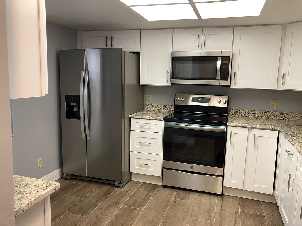Kitchen with NEW Appliances.