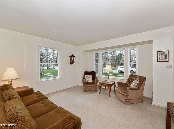 2nd image of 105 Hiawatha Dr
