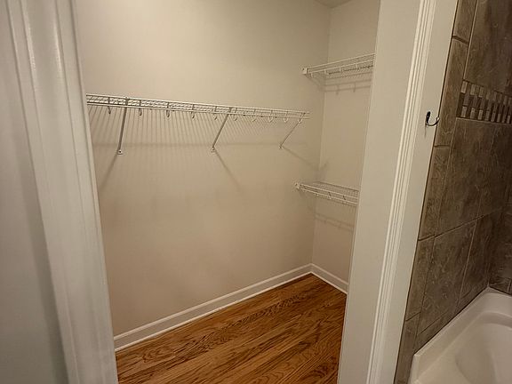 4th image of 2310 Elliott Ave APT 418