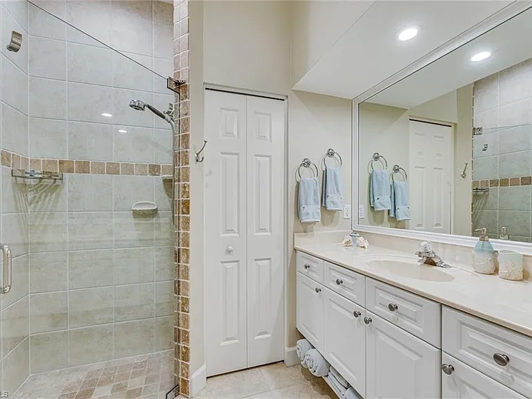 14734 Glen Eden Dr — Photo 19