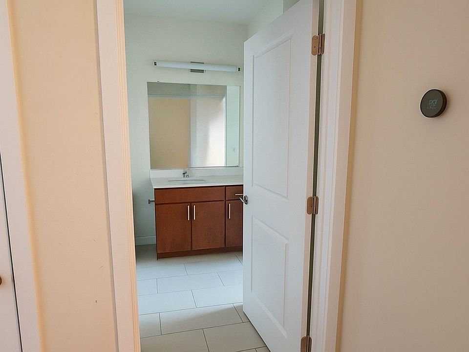 2 way access to bathroom