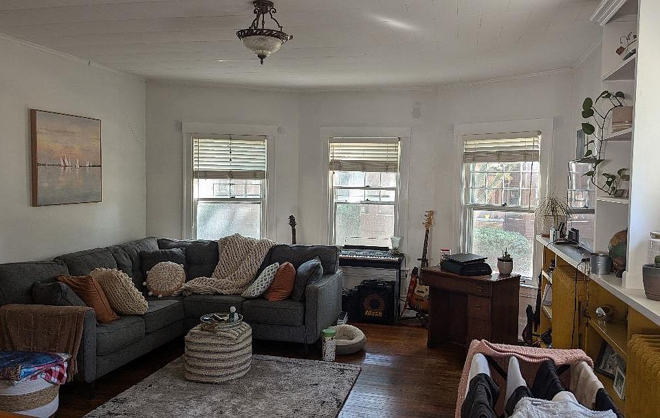 1st image of 1099 Park Ave APT 1