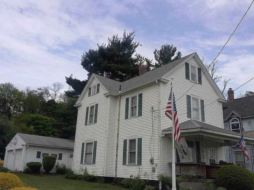 300 Broad St photo 1