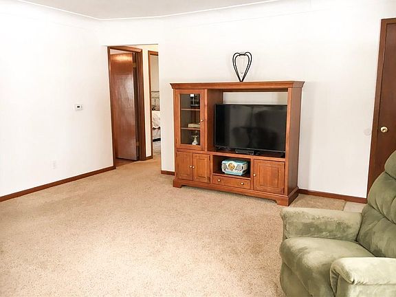 3rd image of 1173 SW Kenworthy Dr