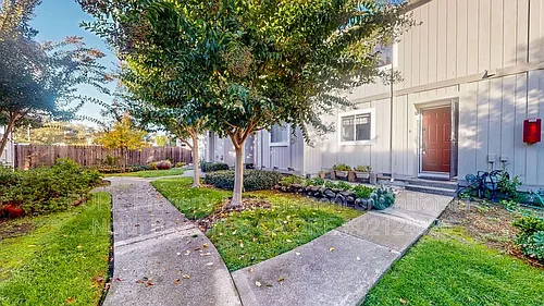 27 Front St #D Photo 1 27 Front St #D Photo 1