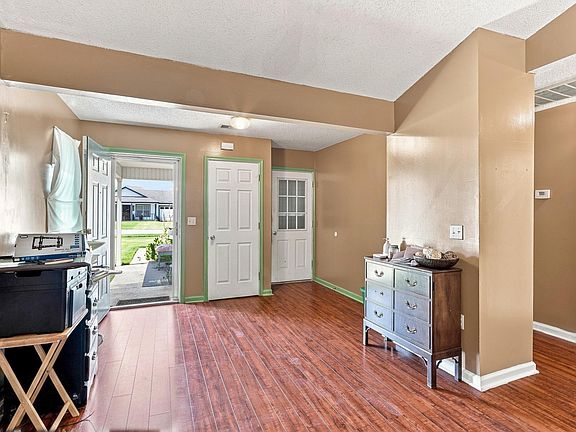 2nd image of 1402 Georgia St