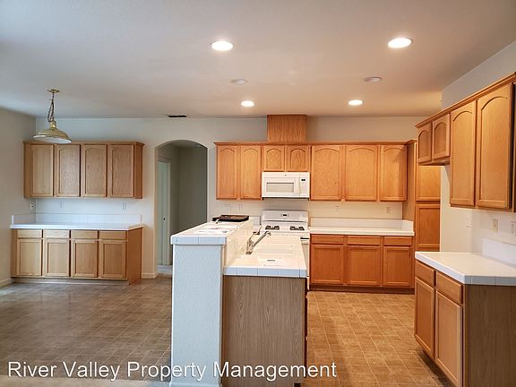 5th image of 250 Alcantar Cir