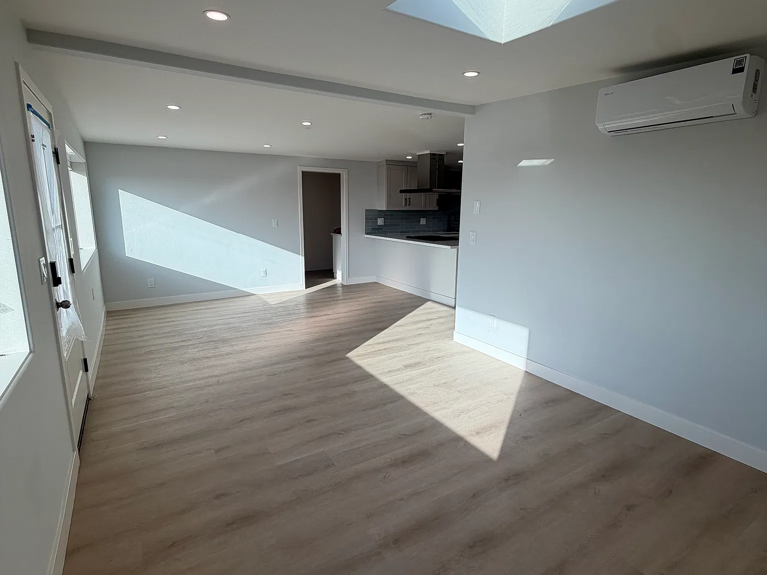 2 bed, 950 sqft, $4,000 — Photo 2