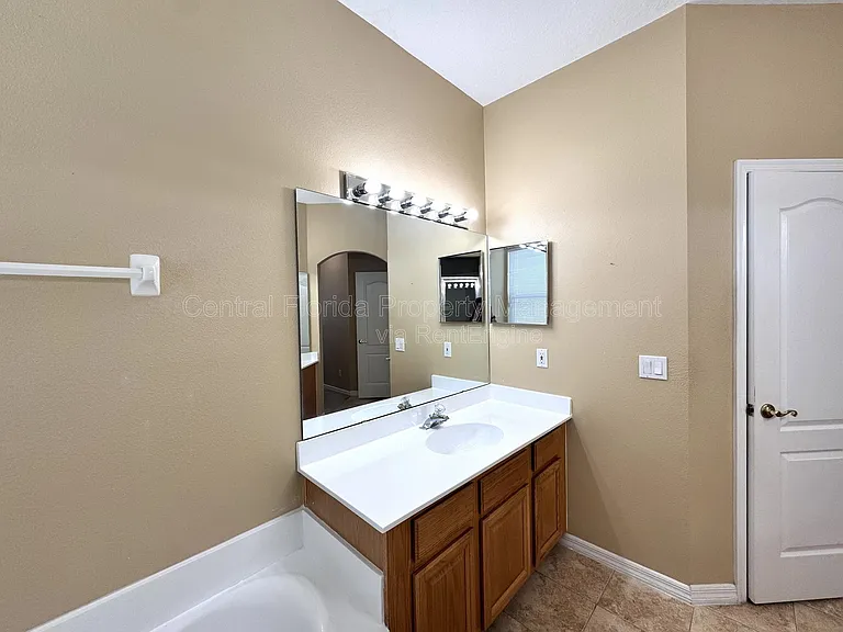 10118 Shortwood Ln — Photo 21