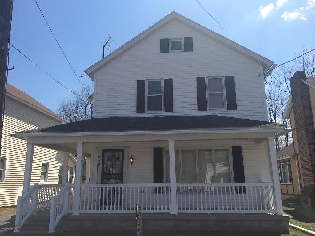 712 Lackawanna Ave photo 1