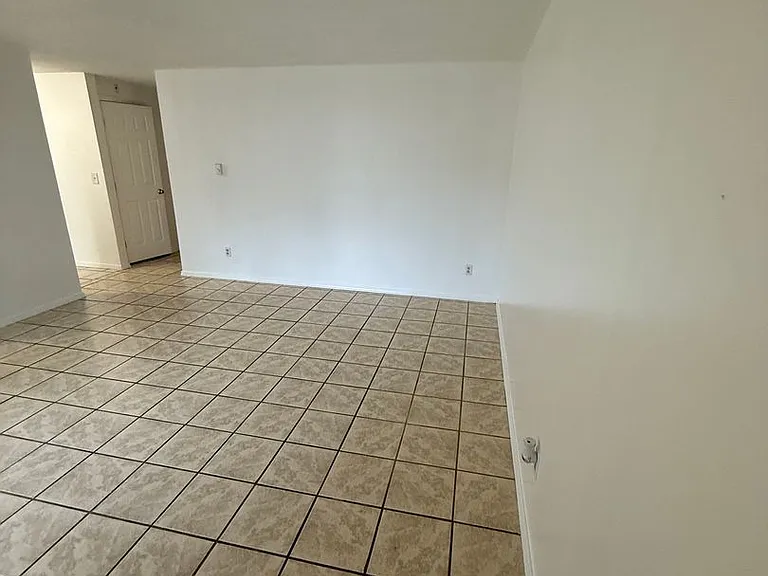 Rochelle Apartments — Photo 1