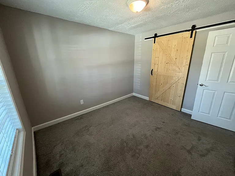 172 Straith St — Photo 4