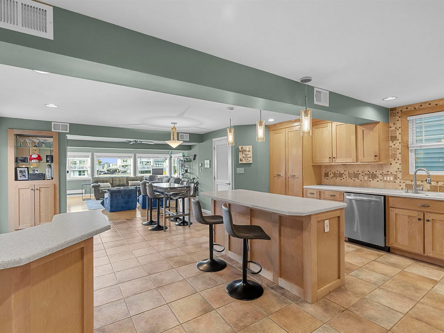 4 bed, 3.0 bath, 3108 sqft, $90,000 — Photo 4