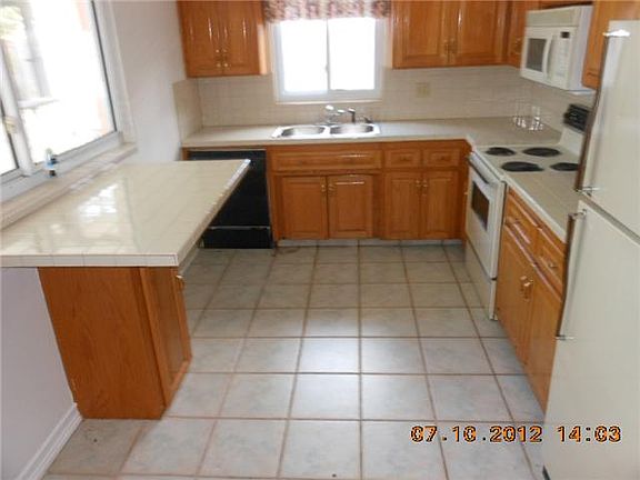 5th image of 3830 20th Ave N