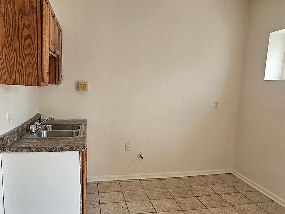 4th image of 1618 Albert St #A