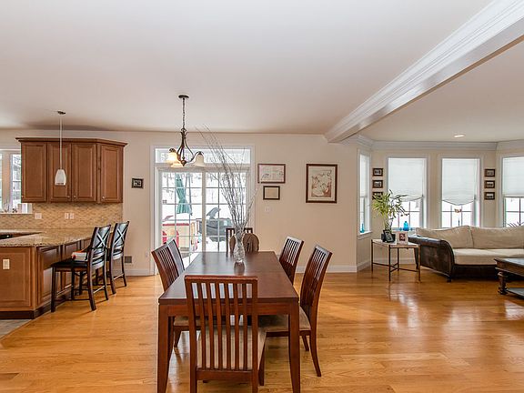 4th image of 102 Winding Brook Ct