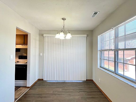4th image of 1123 Express Dr APT 4