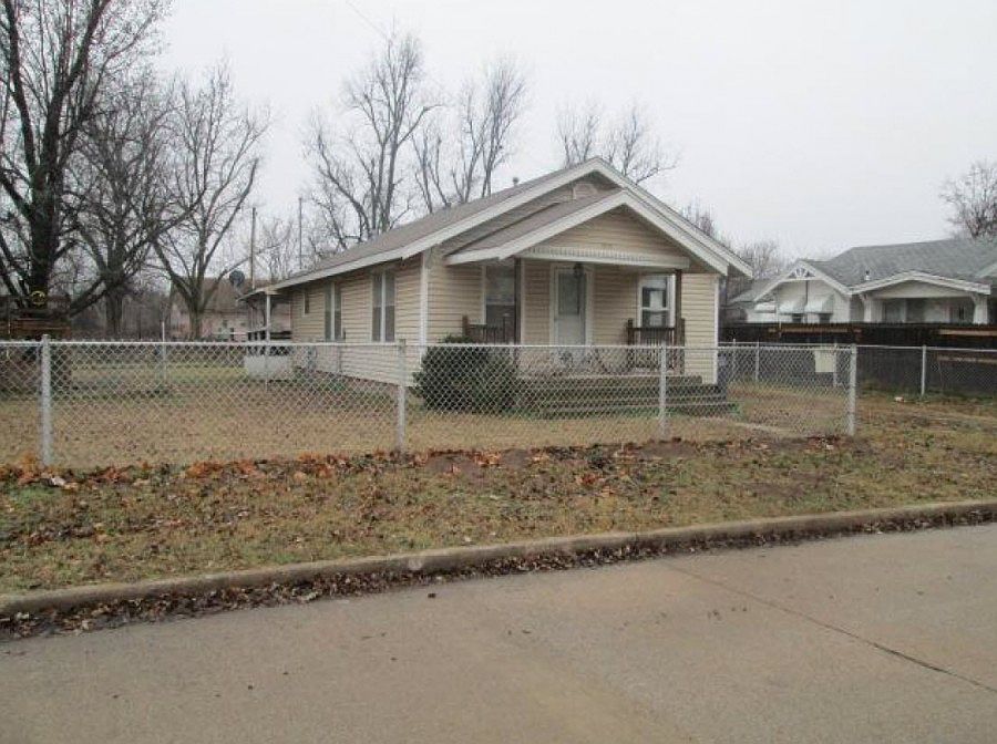 2nd image of 5126 W 4th Pl