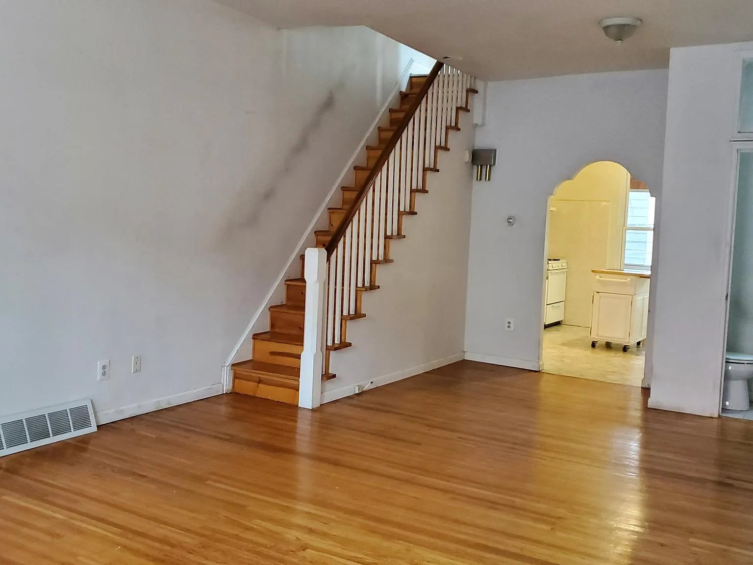 3 bed, 1.5 bath, 1238 sqft, $1,950 — Photo 2