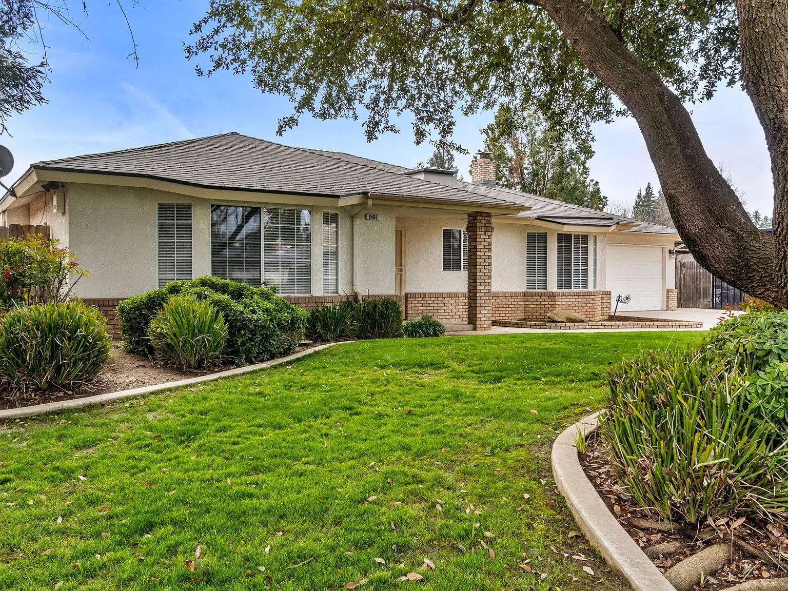 6469 North San Pedro Avenue - 1 — Photo 3