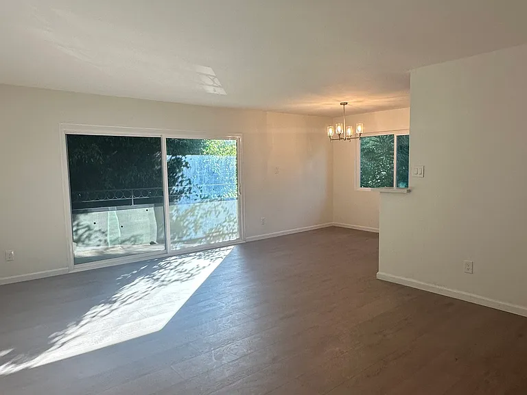 1724 Barry Ave #5 — Photo 6