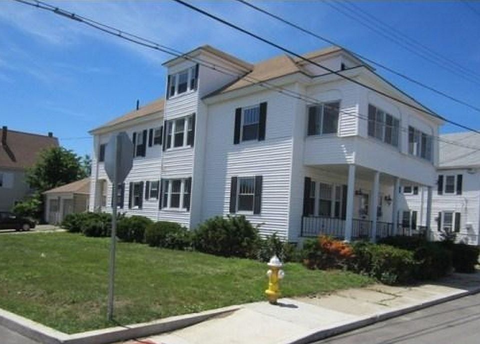 Outside of home - Porch in front is tenants to use.