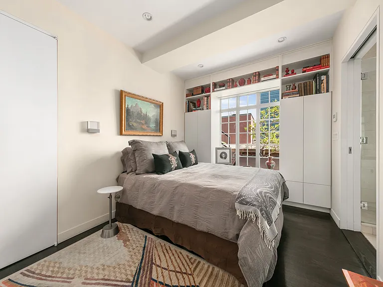 333 E 43rd St #Penthouse 14 — Photo 10