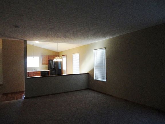 5th image of 535 Virginia St