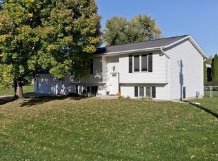 350 S 2nd St, Robins, IA 52328