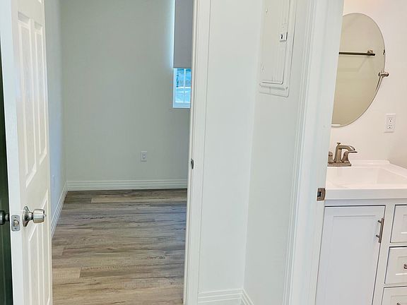 4th image of 171120 Cantlay St