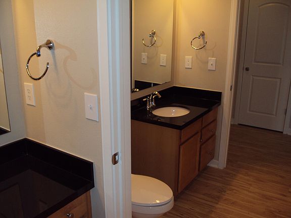 Bathroom w/ 2nd vanity