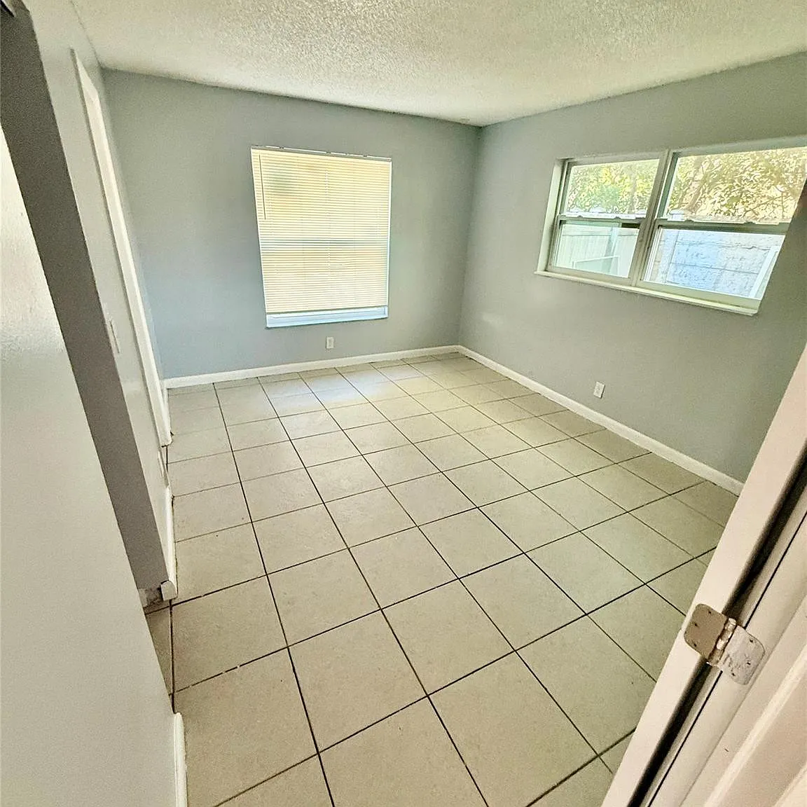 3 bed, 2.0 bath, 1200 sqft, $3,249 — Photo 4
