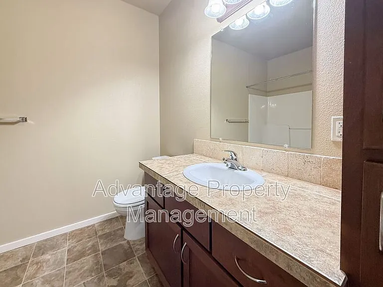 523 Catron St N #5 — Photo 42