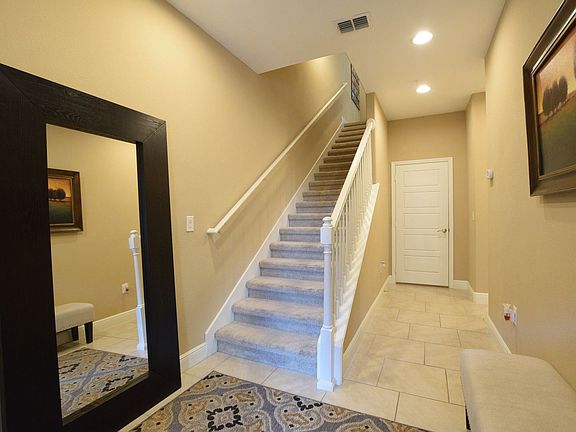 2nd image of 2821 Lobelia Dr