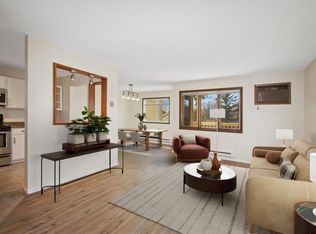 1581 Wheelock Ln APT 204, Saint Paul, MN 55117