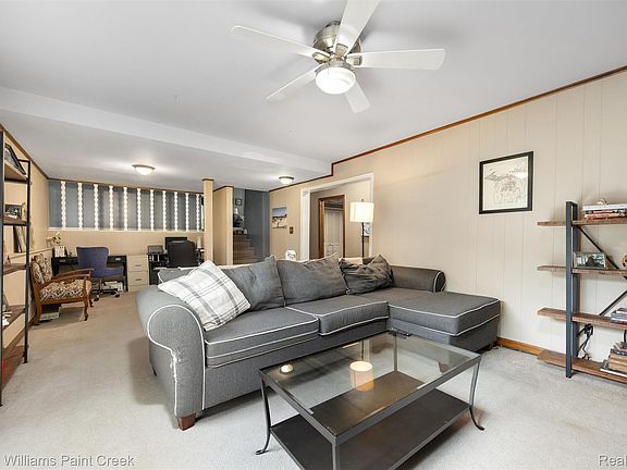 4th image of 340 Donegal Dr